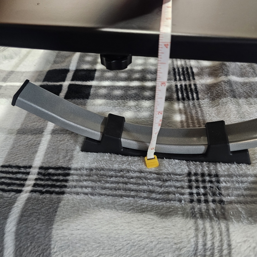 EUC - Halter Table - Picture 12 of 14